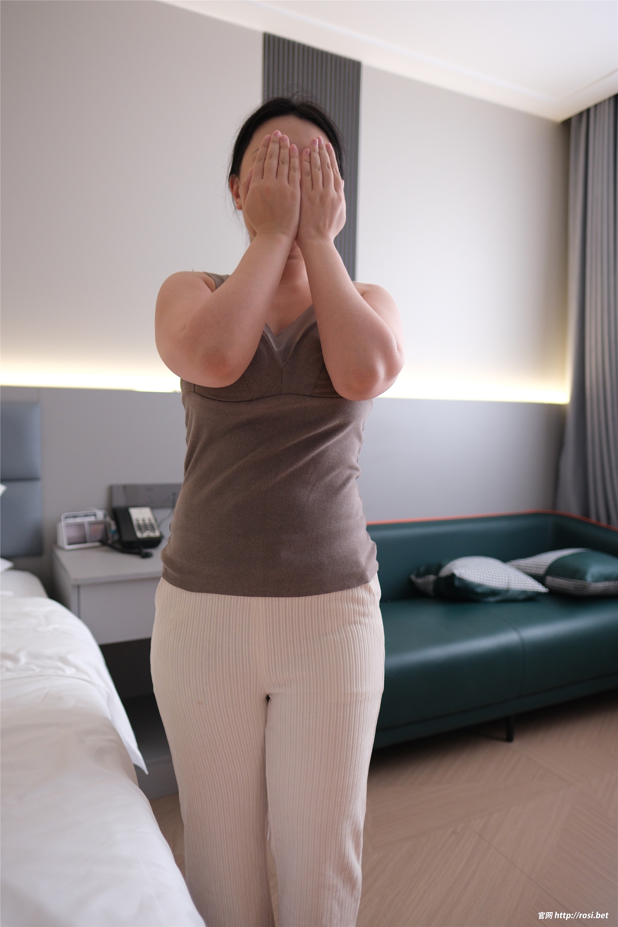 ROSI写真 2025.12.13 NO.5122